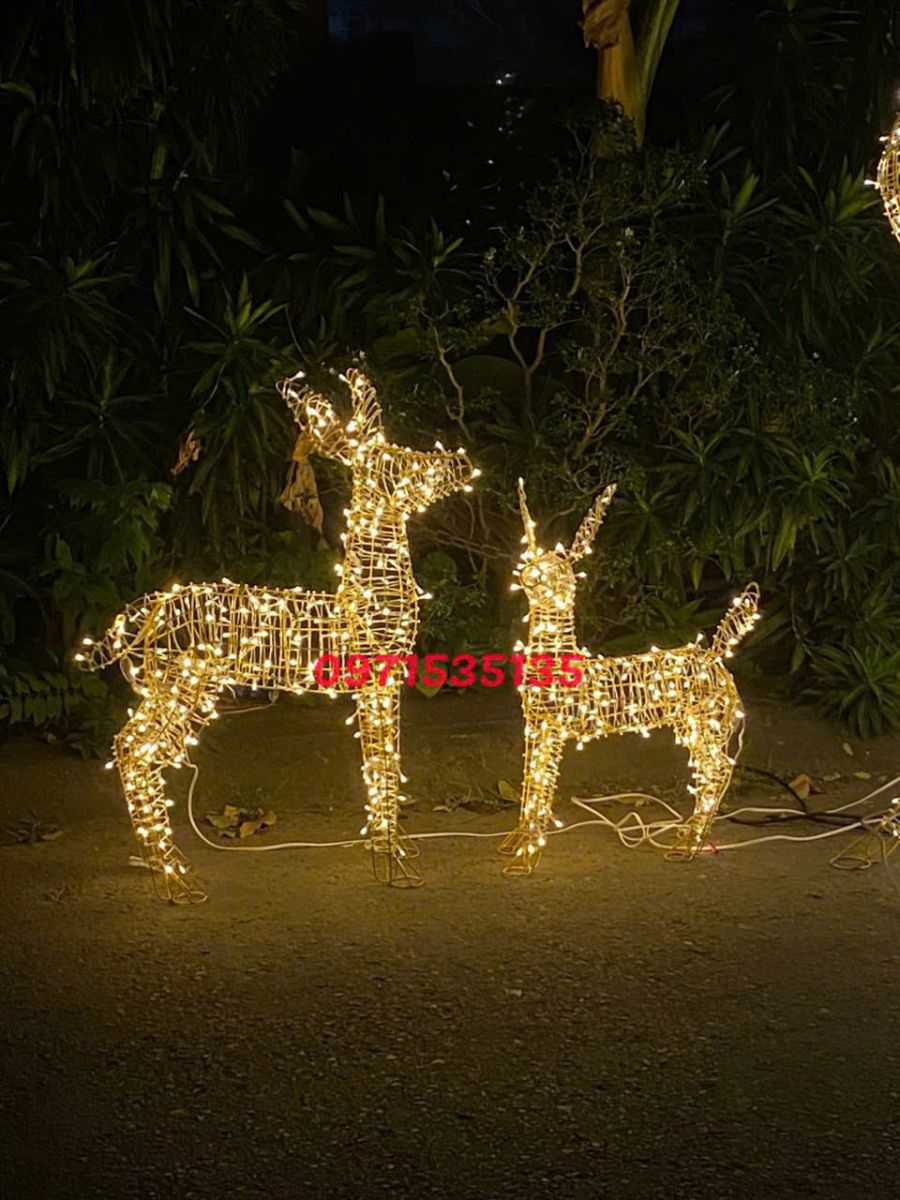 con tuần lộc trang trí noel
