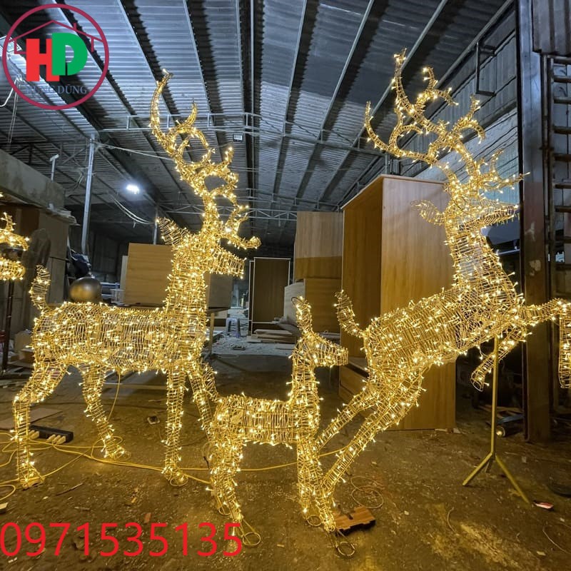 xưởng sản xuất tuần lộc noel