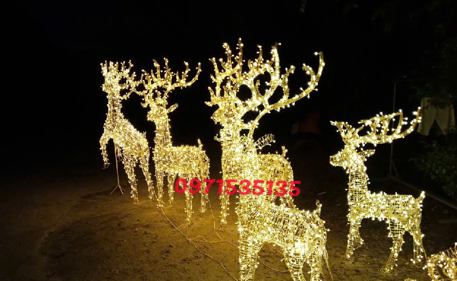 con tuần lộc làm bằng thép trang trí noel