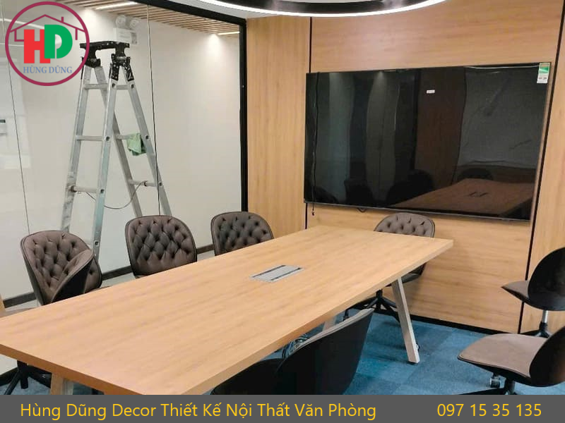 Không gian làm việc mở với ánh sáng tự nhiên