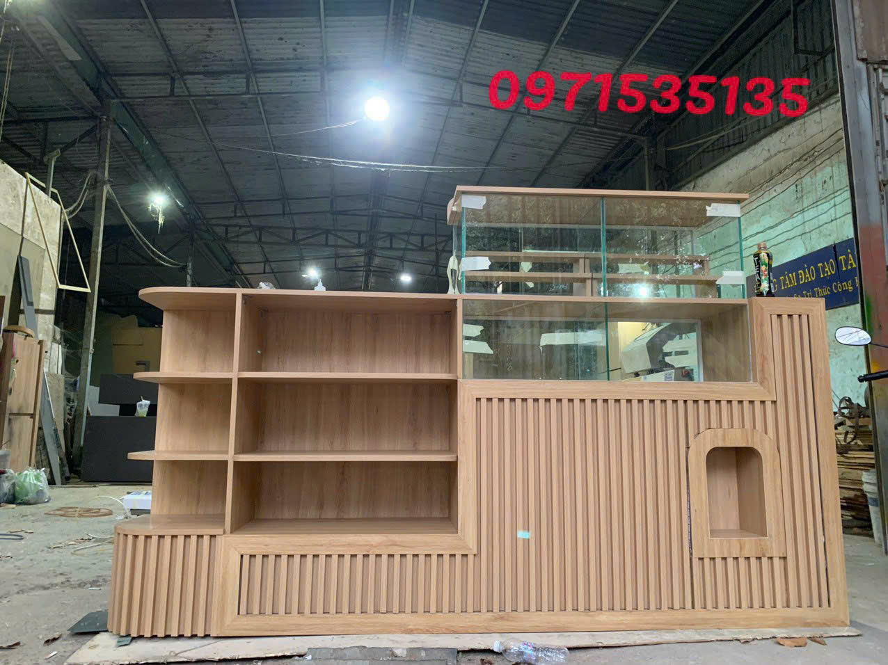 làm tủ kệ trang trí giá rẻ tại dĩ an